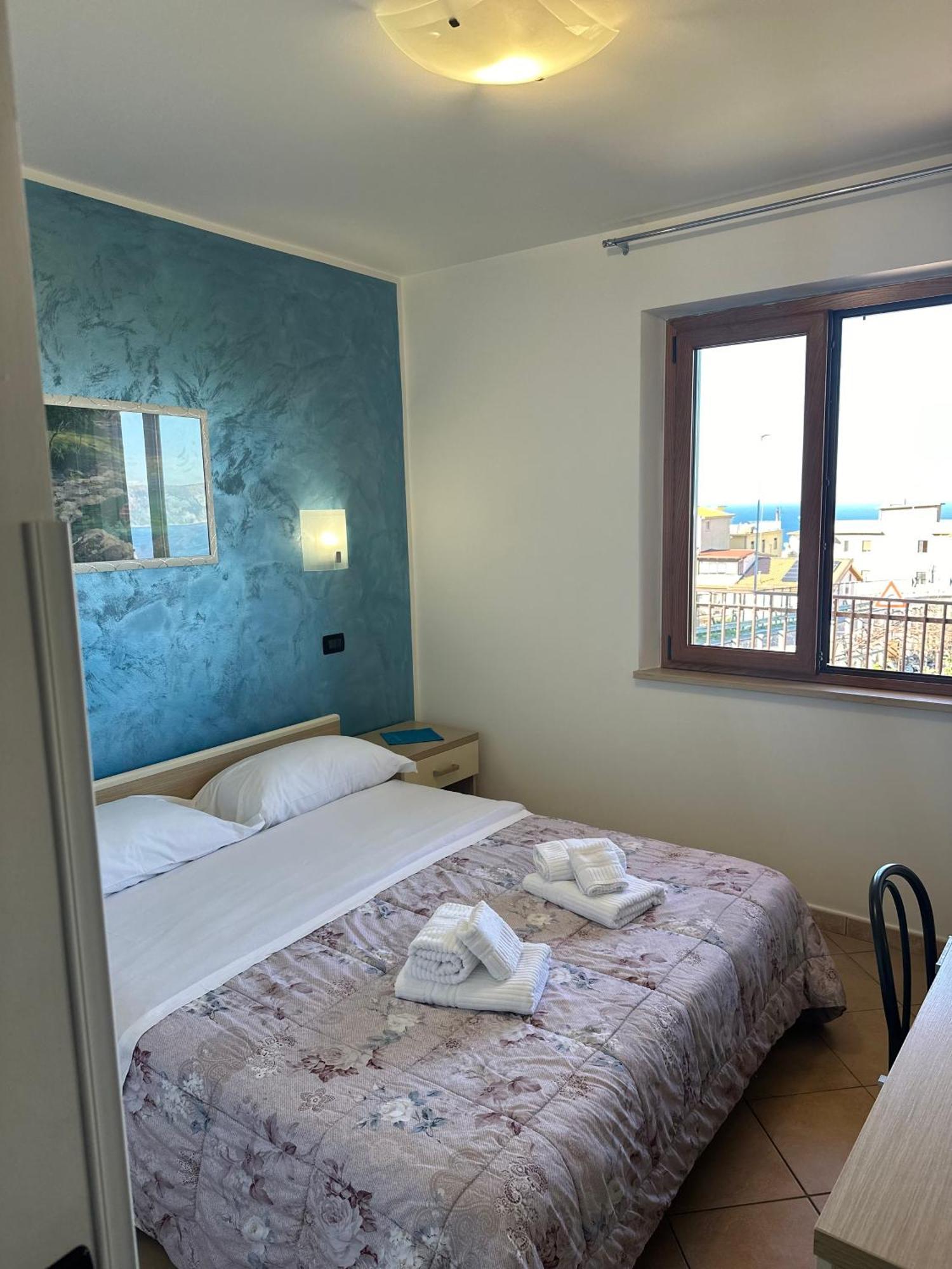 E Cariddi Couette-café Scilla